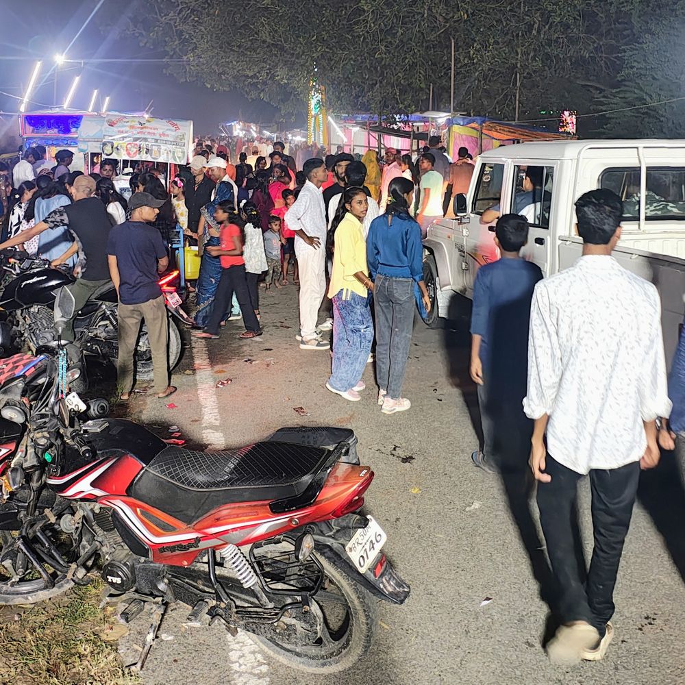 रतनपुर-भगवानपुर बॉर्डर पर लगा जितिया मेला:श्रद्धालुओं की उमड़ी भीड़, बच्चों और युवाओं ने भी उठाया आनंद