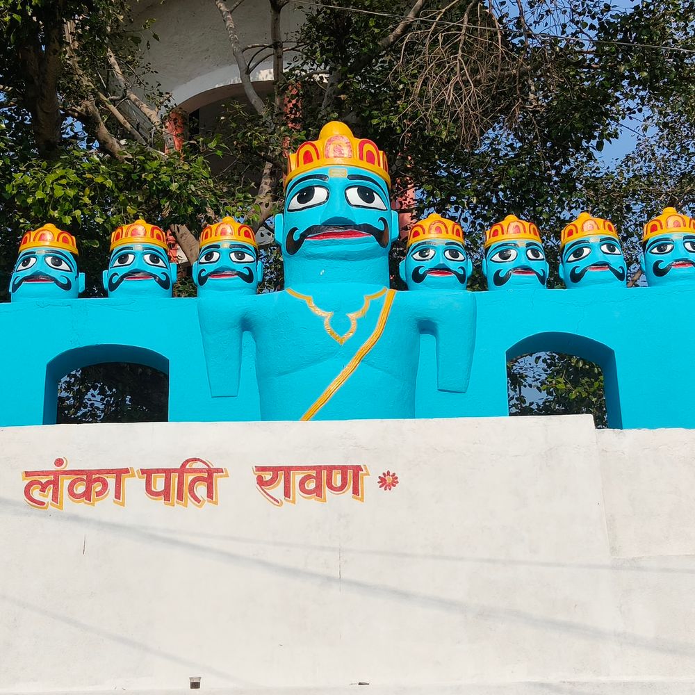 चित्रकूट में 250 साल से हो रही रावण की पूजा:दहन नहीं करते, शुभ काम से पहले आशीर्वाद लेते हैं; IAS-PCS बनने का श्रेय भी देते हैं
