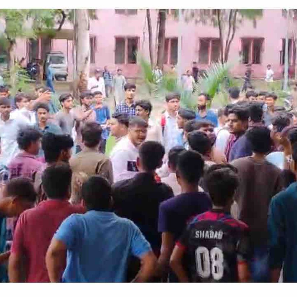 मोतिहारी-इंजीनियरिंग कॉलेज में रैगिंग को लेकर भिड़े 2 गुट:2025-26 बैच के छात्रों के बीच 2 दिनों से चल रहा था विवाद, हॉस्टल में मारपीट