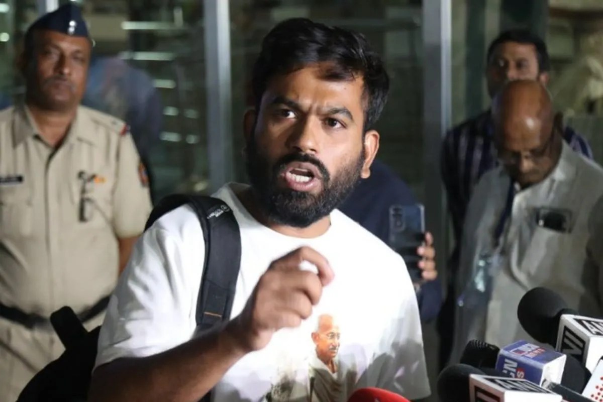 मनमोहन सिंह के समय फेसबुक-व्हाट्सऐप पर होती ऐसी सख्ती, तो क्या मोदी यहां तक पहुंच पाते? अभिजीत दीपके का सवाल