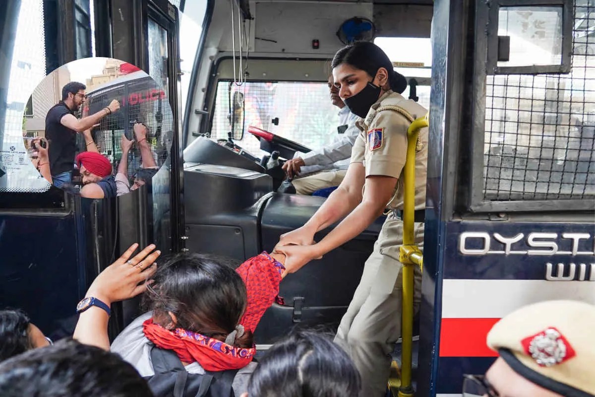 मुंबई में सड़क पर उतरे ठाकरे बंधु, पुलिस से टकराव के बीच आदित्य-तेजस का धरना, शिवसैनिकों की नारेबाजी से गरमाया माहौल