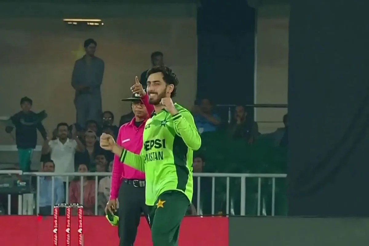 PAK vs ENG: अराफात मिन्हास ने 6 विकेट लेकर मचाई सनसनी, पाकिस्तान ने इंग्लैंड को 10 साल बाद चटाई धूल
