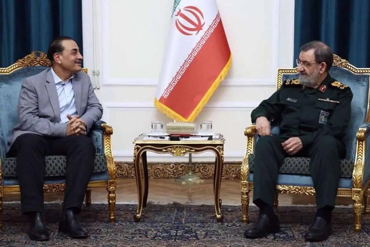 Asim Munir Iran Visit: न यूरेनियम देंगे, न झुकेंगे! ईरान की दोटूक के बीच तेहरान पहुंचे पाक आर्मी चीफ, क्या निकलेगा रास्ता?