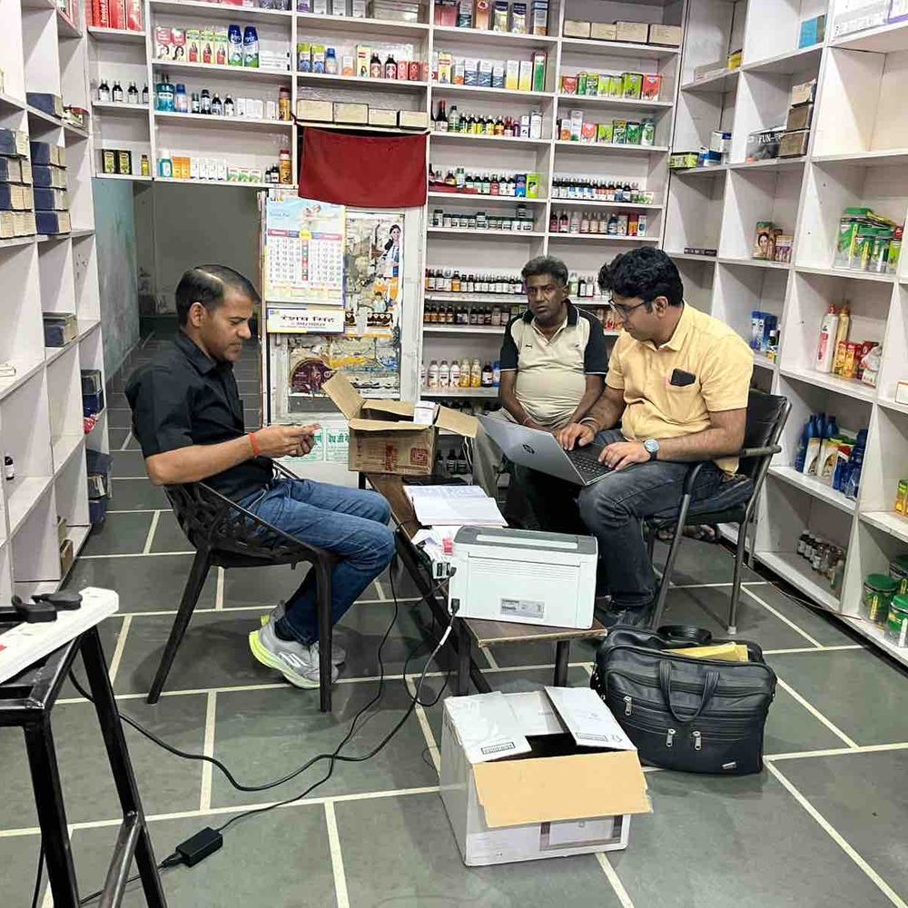 संगरिया में मेडिकल स्टोर से 5,245 कैप्सूल-टैबलेट जब्त:प्रीगाबालिन, ओलान्जापिन और टेपेन्टाडोल की 6,045 दवाएं मिलीं, 3 के नमूने लिए