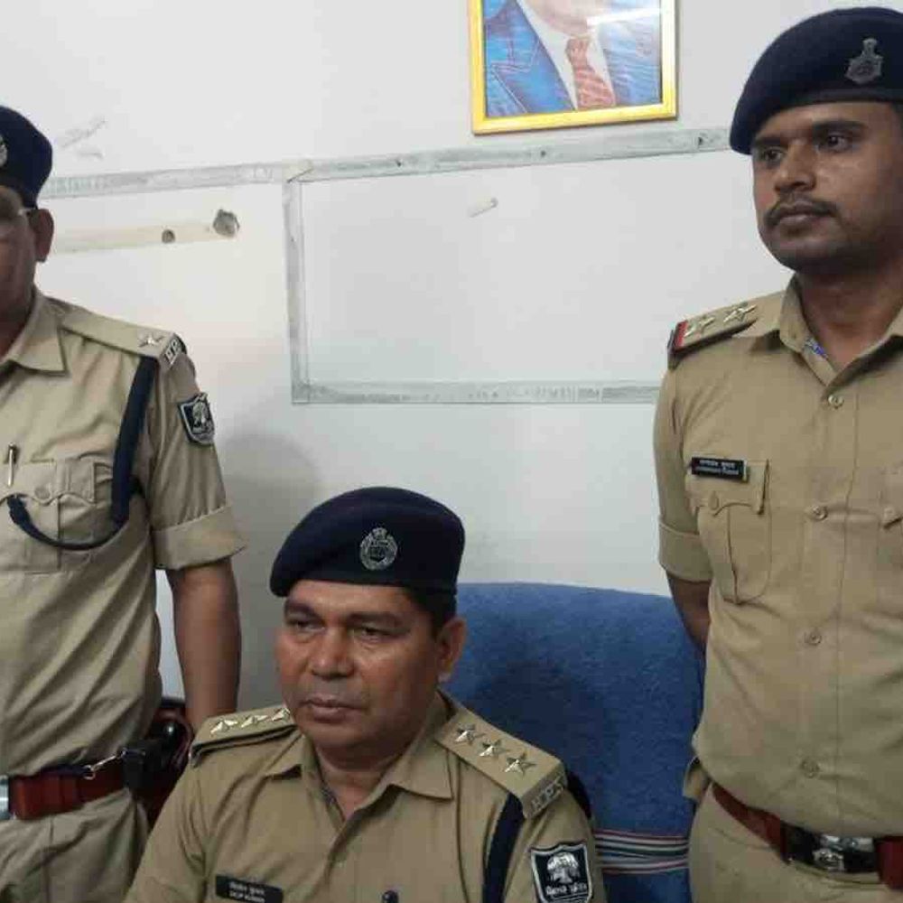 मोतिहारी में यूट्यूब से देसी कट्टा बना रहा था युवक:पुलिस ने मिनी गन फैक्ट्री का खुलासा कर पिता-बेटे को किया गिरफ्तार