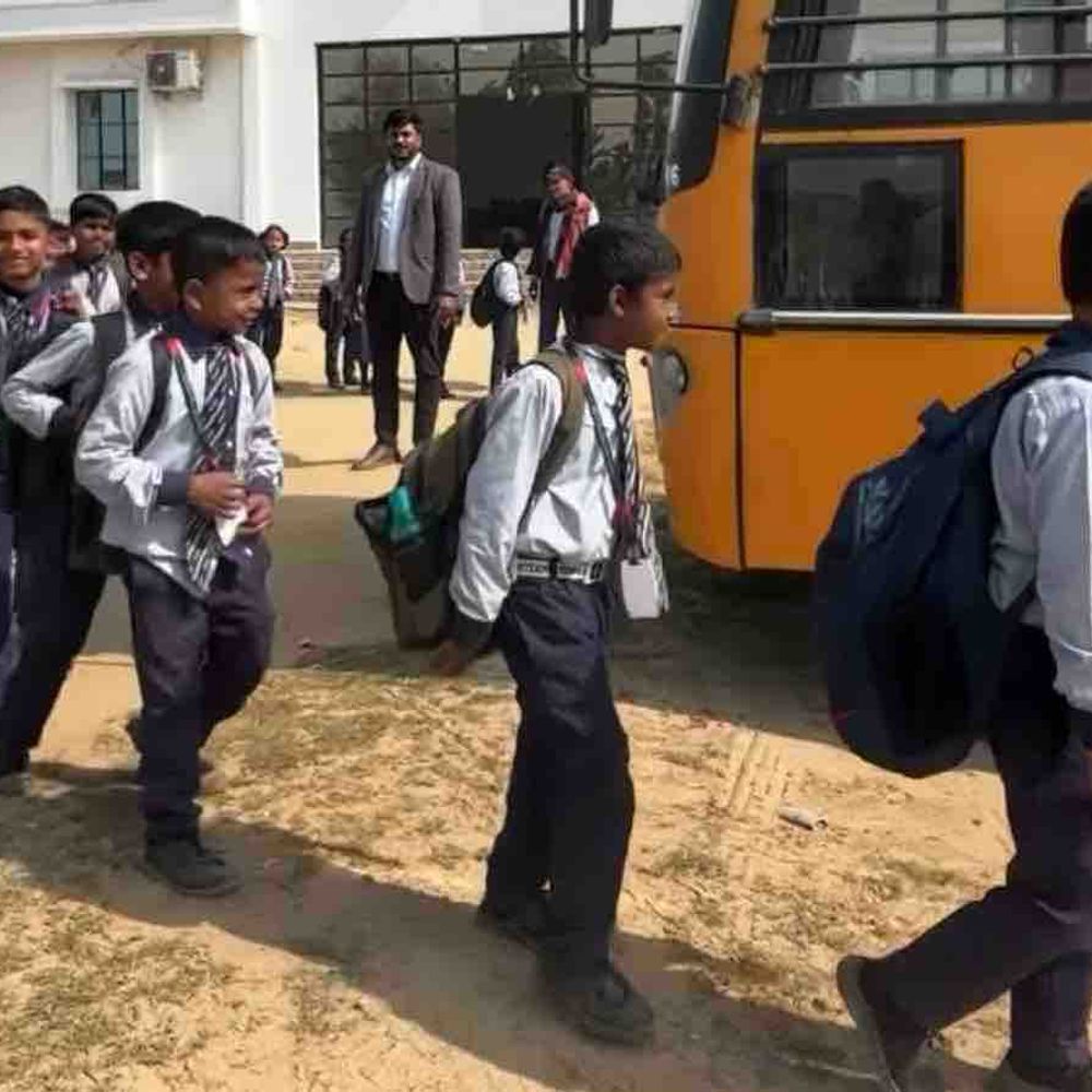 गोरखपुर के स्कूलों में कल छुट्टी रहेगी:PET-2026 परीक्षा को लेकर BSA ने जारी किया आदेश, शुक्रवार को पढ़ाई नहीं होगी