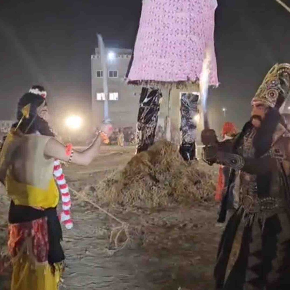 दशहरा मैदान में राम-रावण युद्ध का हुआ मंचन:रावण दहन के साथ हुई रंगीन आतिशबाजी, जय श्रीराम के गूंजे जयघोष