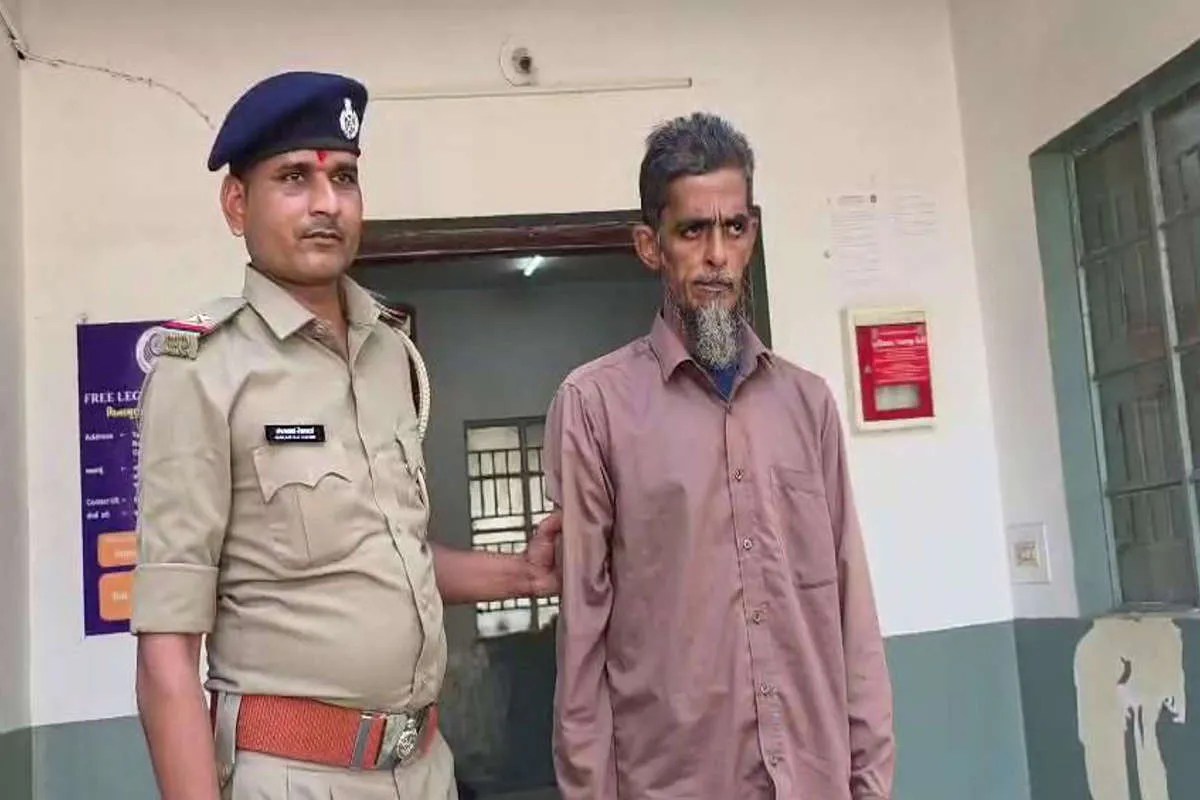 Gujarat Crime: गांव में उधार मांगते थे 92 वर्षीय पिता, बदनामी के डर से बेटे ने कर दी हत्या