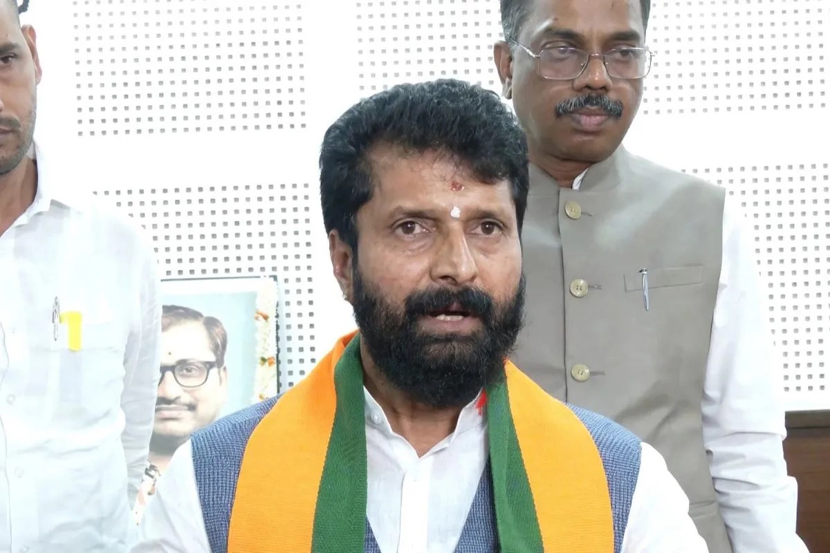 बेंगलुरु में SIR और EVM पर घमासान: डीके शिवकुमार के वोट चोरी के आरोप पर भड़के भाजपा नेता, FIR दर्ज कराने की उठाई मांग