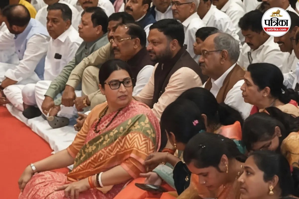 न बाइट दी, न पोस्टर लगने दिया… स्मृति ईरानी के दौरे में ऐसा क्या हुआ? ऐसे समझीं सियासत और समीकरण