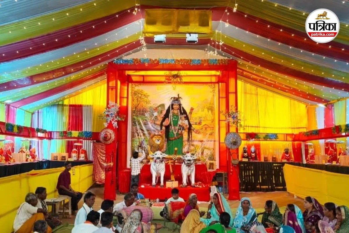 छत्तीसगढ़ की 36 देवियां एक ही पंडाल में विराजमान, चंपारण में दर्शन के लिए उमड़ रहे श्रद्धालु