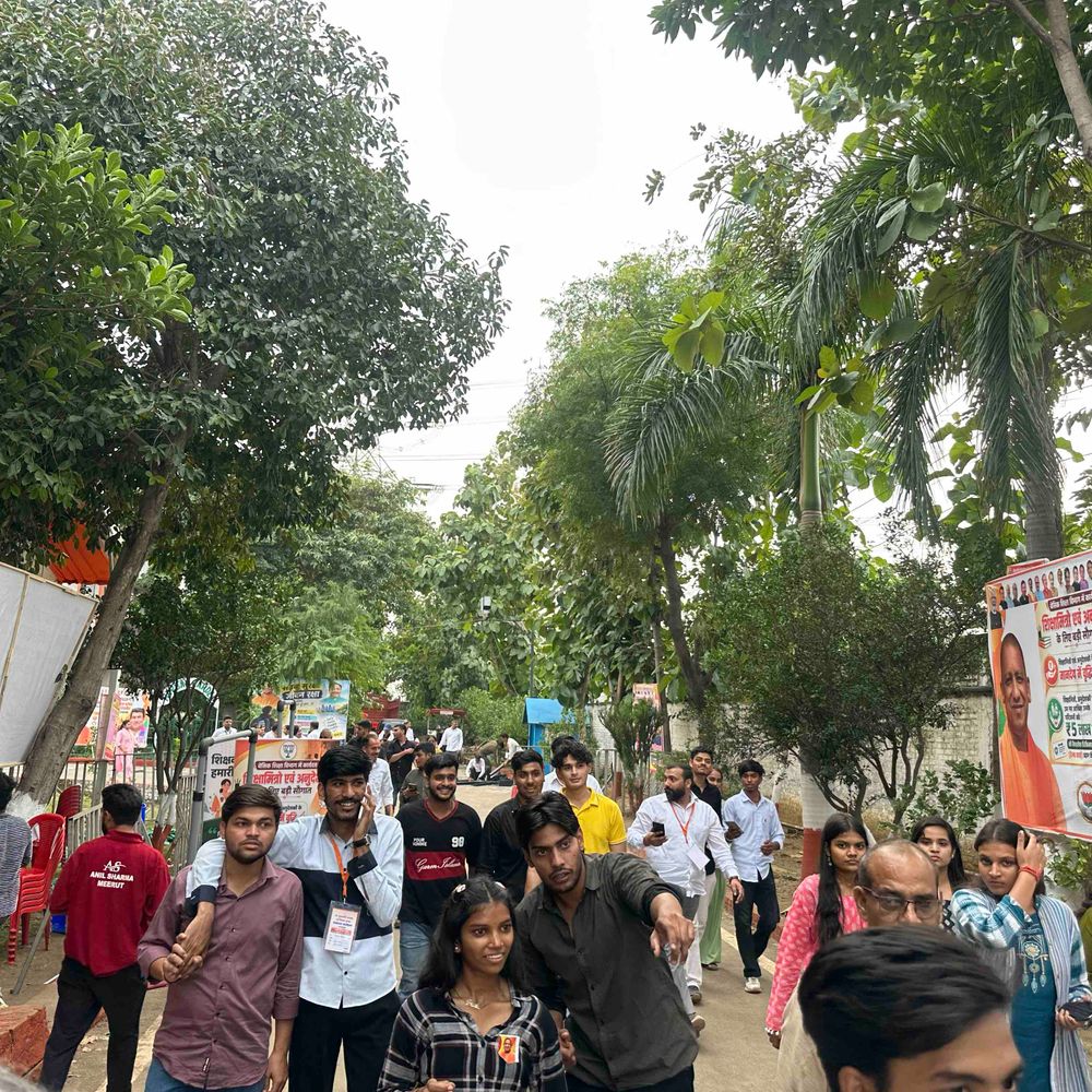 योगी ने गाजियाबाद में शिक्षक-स्नातक चुनाव के लिए मांगे वोट:भाजपा प्रत्याशियों दिनेश गोयल और श्रीचंद शर्मा के समर्थन में की जनसभा