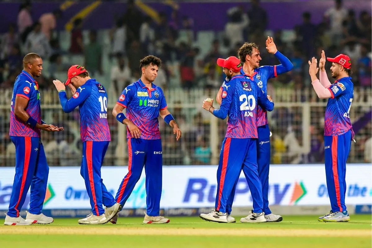 IPL 2027 Trade: सनराइजर्स हैदराबाद और दिल्ली कैपिटल्स के बीच हुआ बड़ा ट्रेड, जानें किन खिलाड़ियों की हुई अदला-बदली