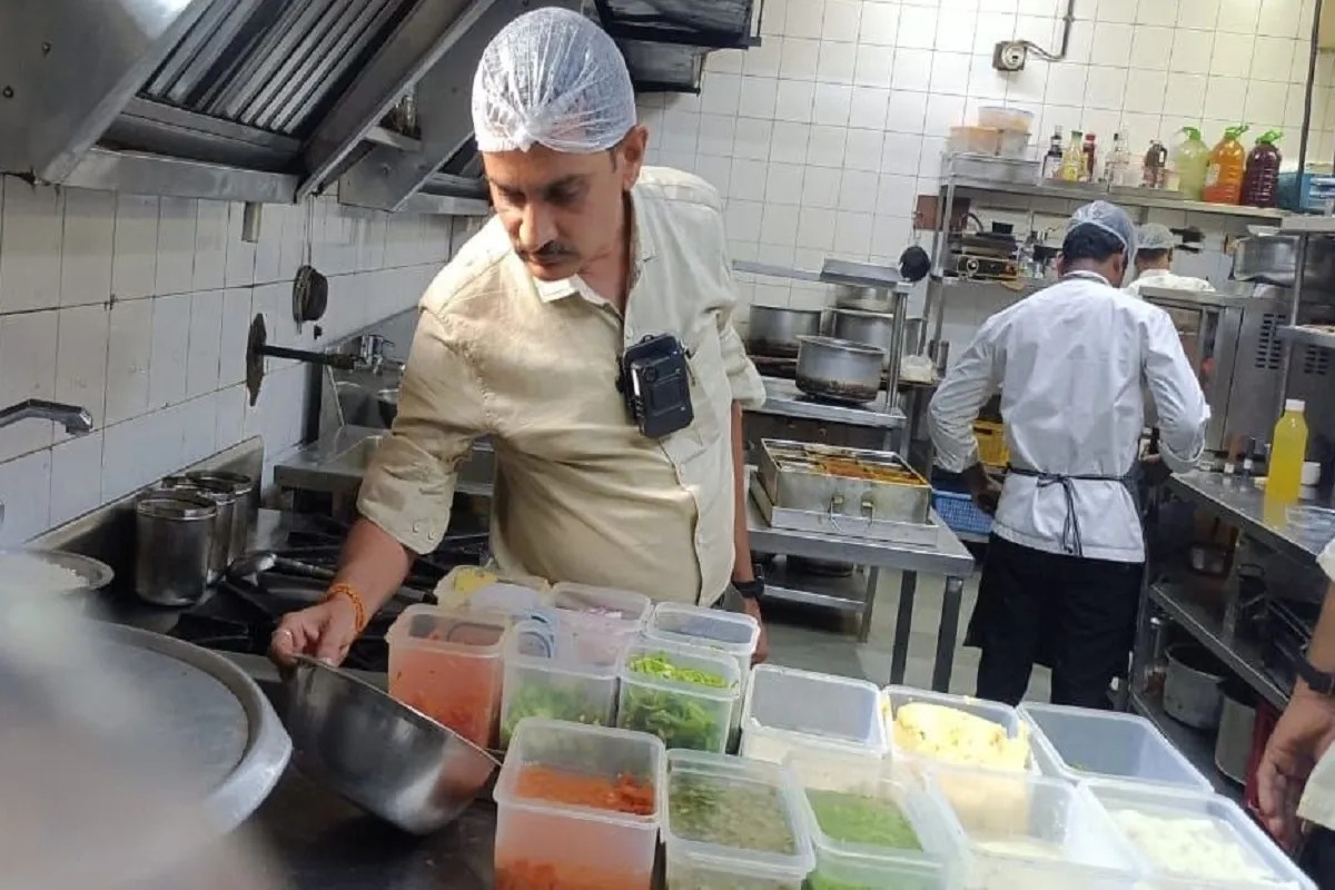 Ahmedabad: खाद्य इकाईयों, दुकानों में बेचे जा रहे खाद्य पदार्थों के 22 सैंपल जांच में फेल
