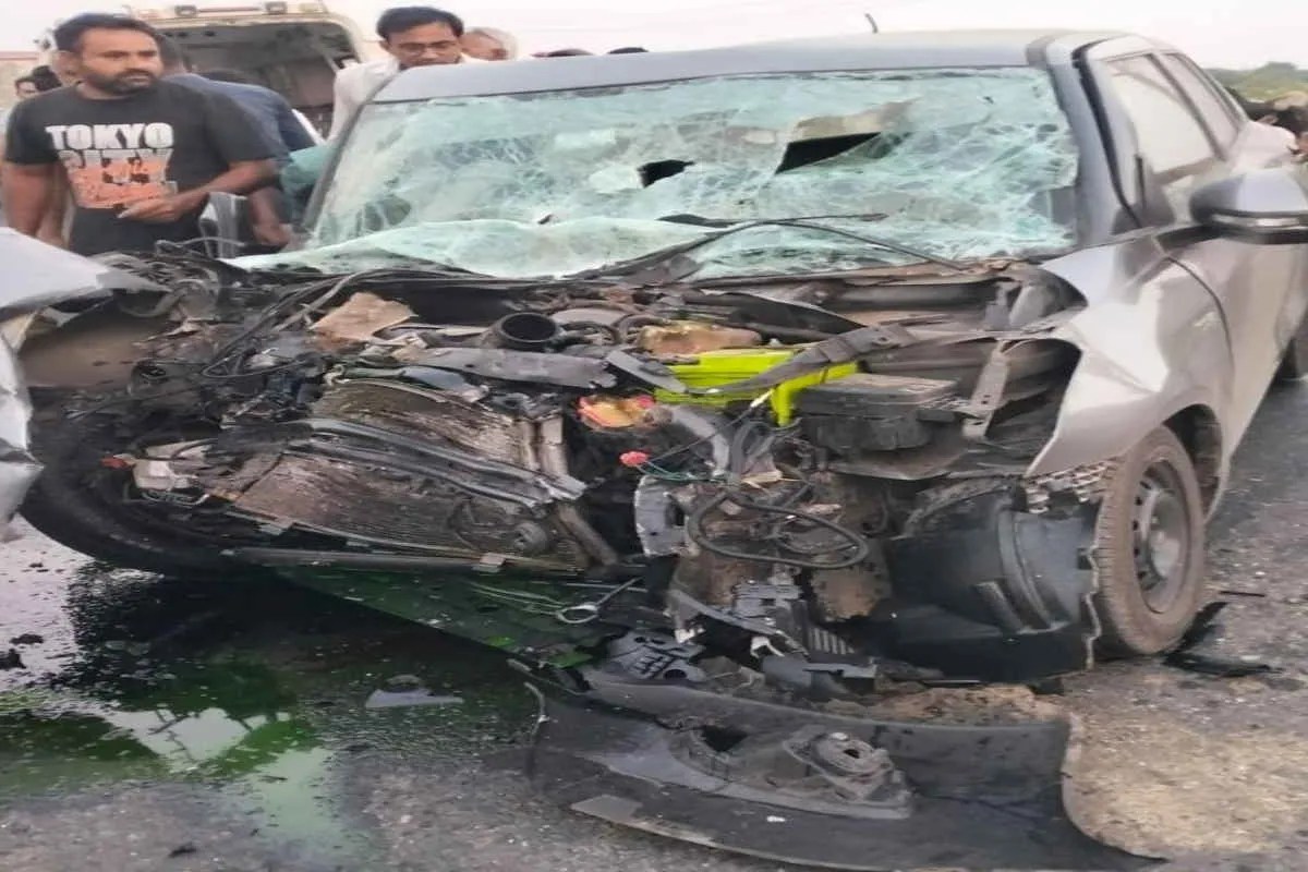 Gujarat Accident: गुजरात में दर्दनाक हादसा, द्वारका दर्शन कर लौट रहे बेंगलुरु के परिवार की कार ट्रक से भिड़ी, दो की मौत