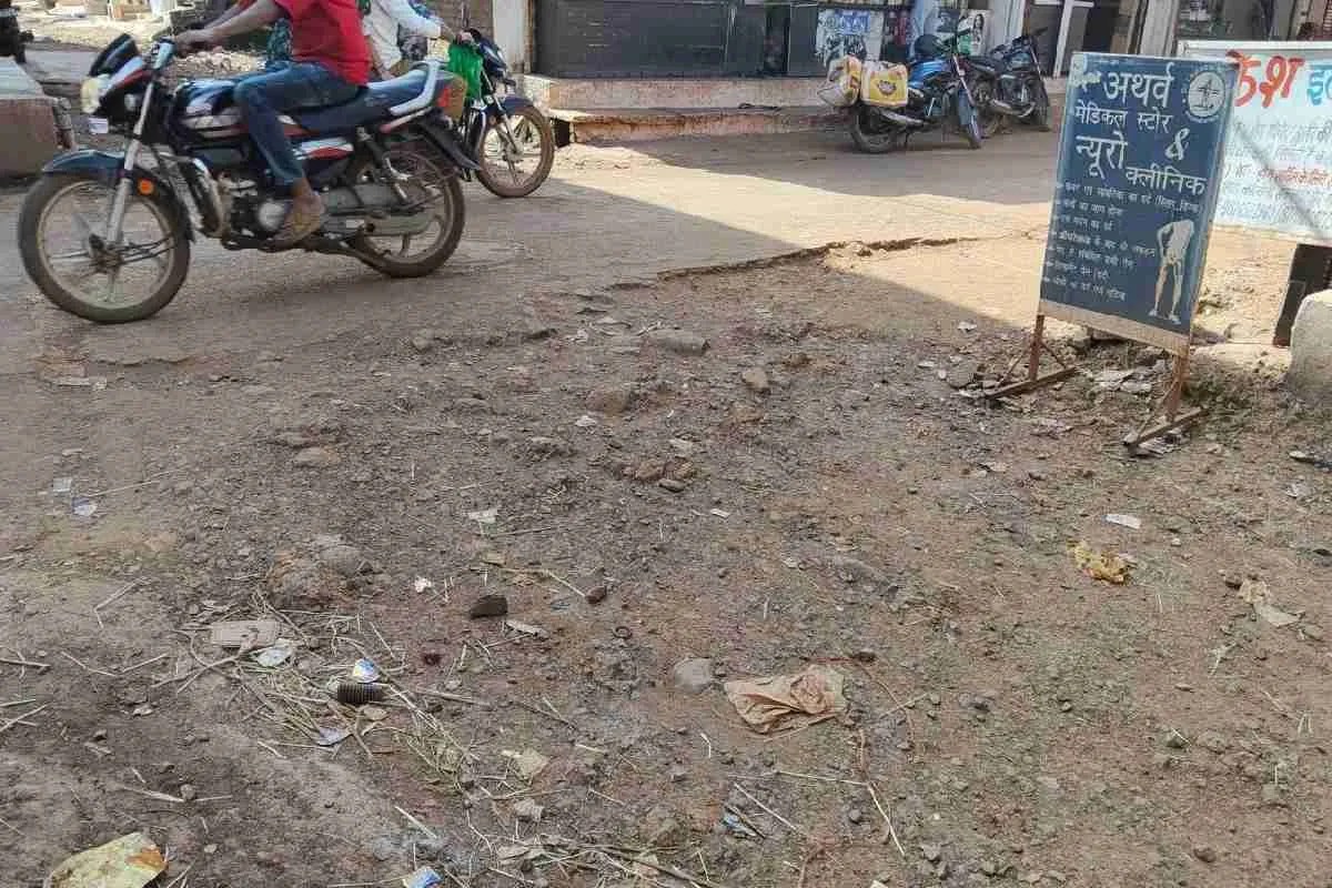 गुना में PWD के रिकॉर्ड से 700 मीटर सड़क गायब