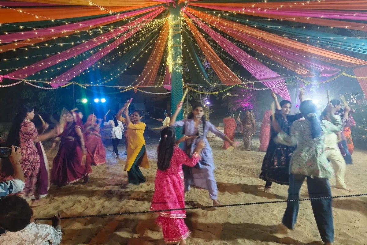 jaisalmer: शारदीय नवरात्र में डांडियों की खनक से भक्ति के रंग में रंगी स्वर्णनगरी