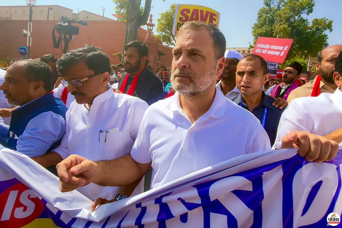 इंडिया गठबंधन के मोर्चे में महिला सांसदों से बदसलूकी, 1.5 लाख पुलिसकर्मी थे तैनात- संजय राउत का बड़ा आरोप