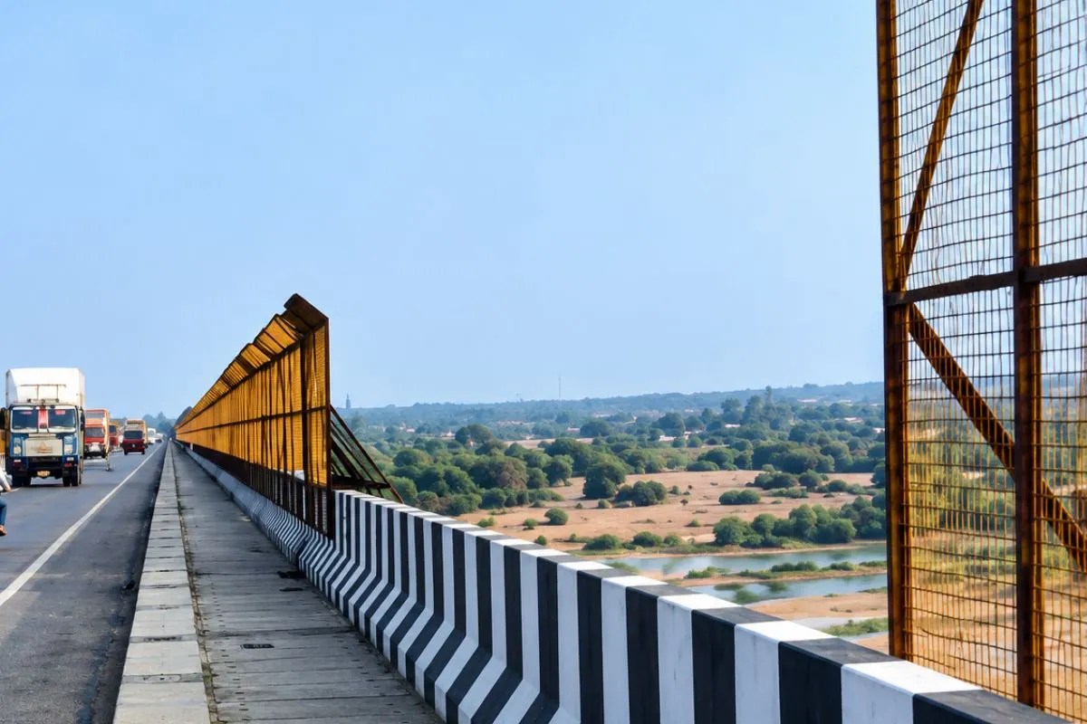 राजस्थान-MP को जोड़ने वाले चंबल ब्रिज पर जालियों की चोरी, सुरक्षा दीवार कमजोर; अब NHAI लगाएगा CCTV