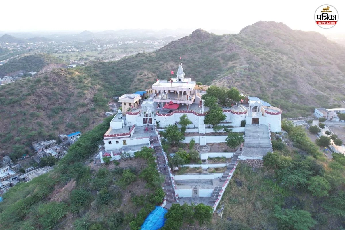 Navratri 2026: 1383 फीट ऊंचे गढ़ पर विराजीं जोगमाया: 1965 और 1971 के भारत-पाक युद्ध में मां की शरण में पहुंचे थे बाड़मेर के लोग