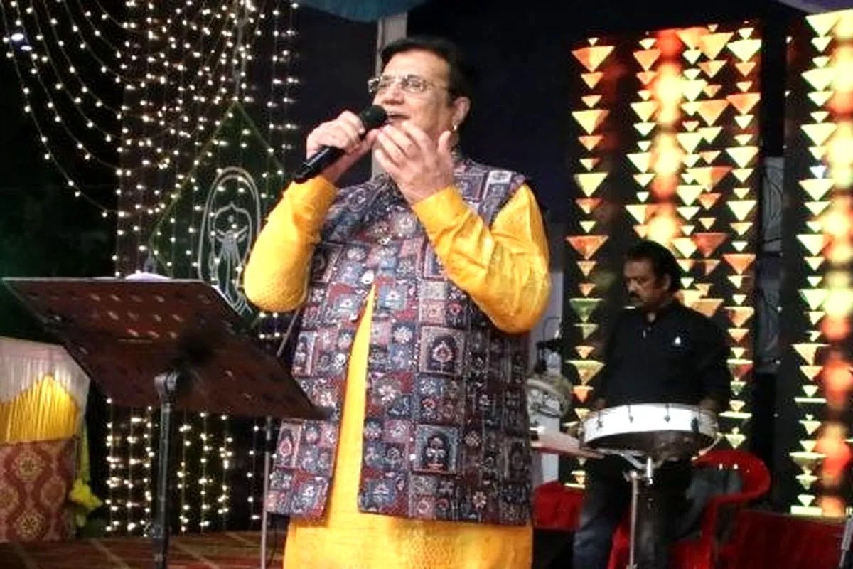 रतलाम में विपिन सचदेवा के सुरों ने बांधा समां, गूंज उठा राम आएंगें…