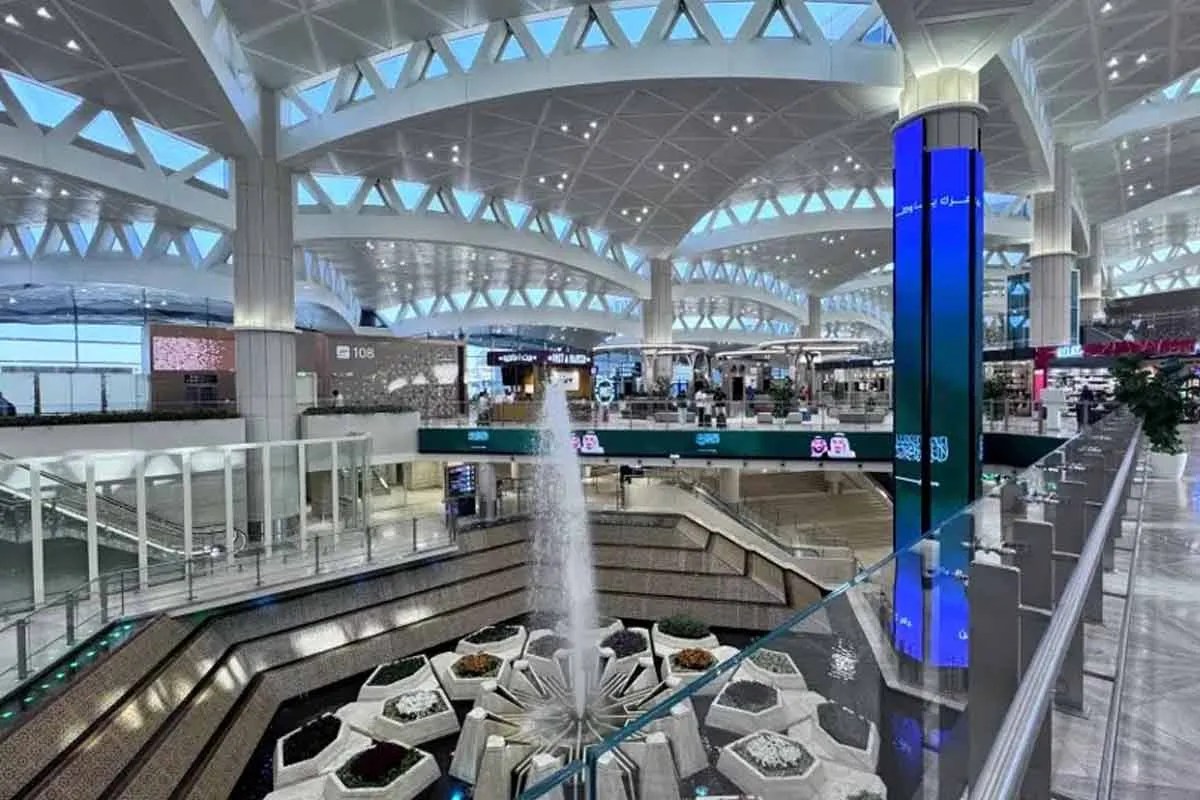 Riyadh Airport: हूती हमलों के दावों के बीच बड़ा फैसला! रियाद एयरपोर्ट के दो टर्मिनल फिर खुलेंगे, जानें नई व्यवस्था