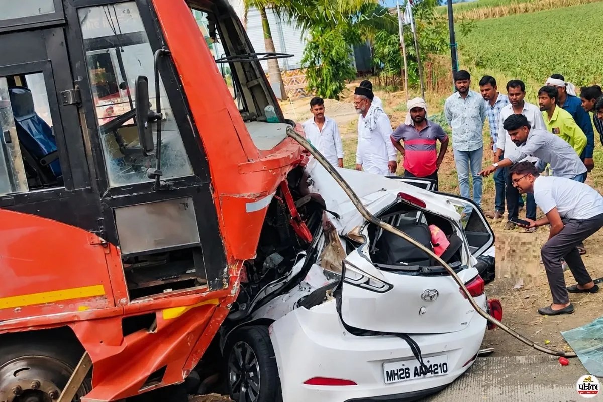महाराष्ट्र: नवरात्रि पर देवी के दर्शन करने जा रहे थे, बस से भिड़ी कार, पिता-पुत्र समेत 5 की मौके पर मौत
