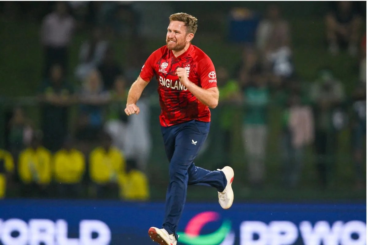 PAK vs ENG: पाकिस्तान ने 221 रन पर टेक दिए घुटने, इंग्लैंड ने 20 रन से मैच जीत रोमांचक बनाई फाइनल की रेस