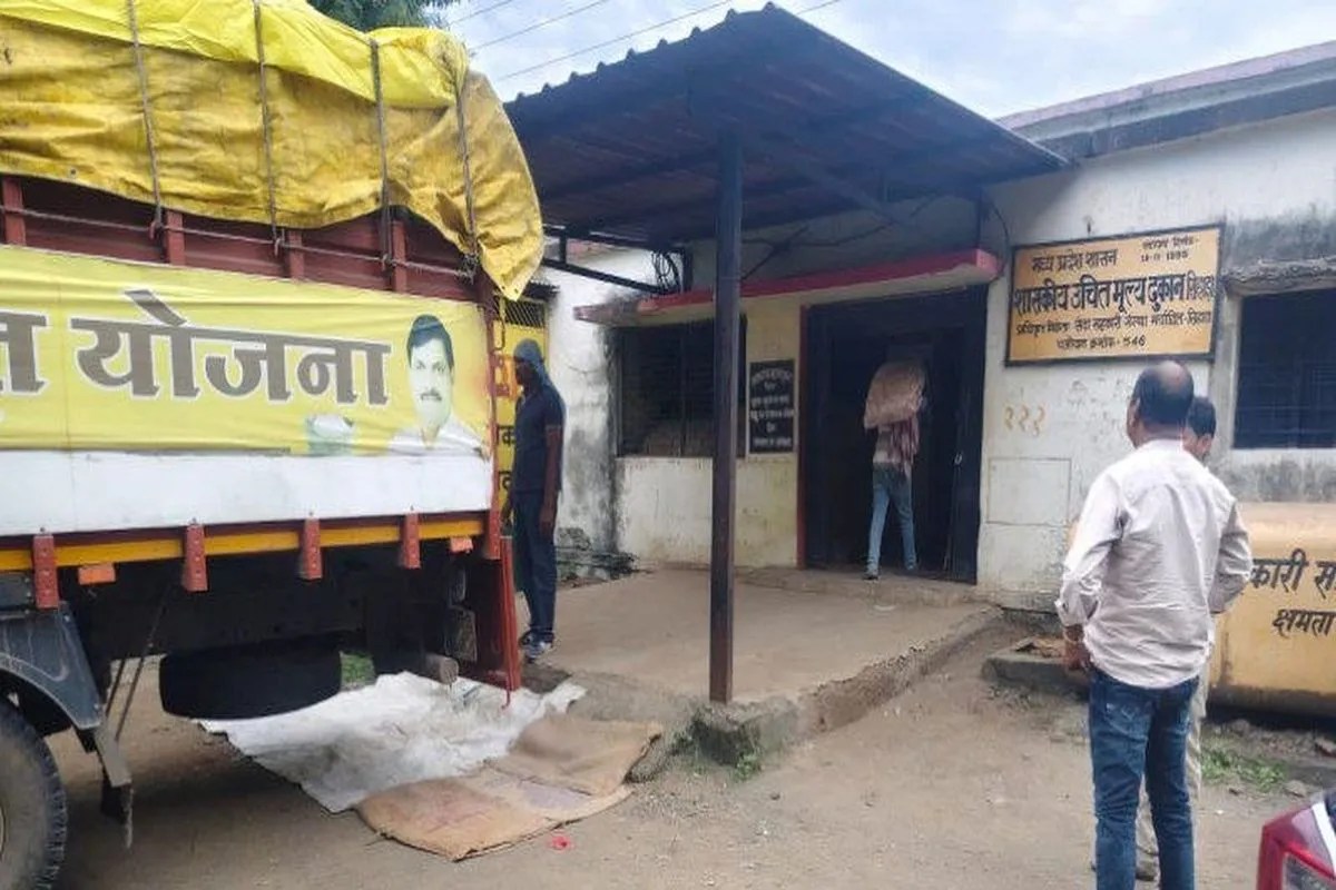 पीडीएस : कमीशन की लड़ाई में 12.90 लाख लोगों का राशन ताले में कैद
