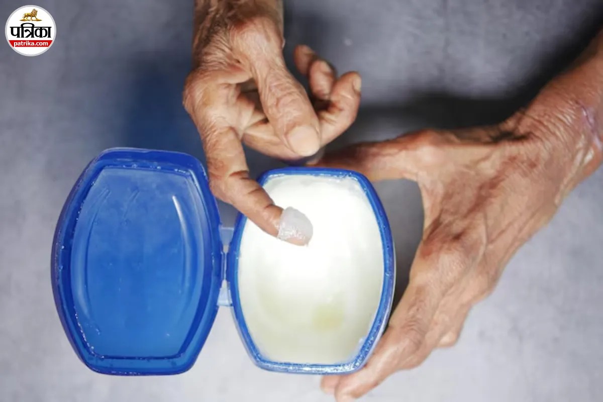 रूखी त्वचा से नाखूनों की देखभाल तक, AAD से जानें Petroleum Jelly इस्तेमाल करने के 5 तरीके