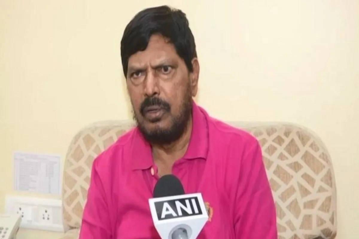 महाराष्ट्र में चुनावी हार के बाद महायुति में घमासान, शिवसेना नेता ने भाजपा प्रवक्ता को दी चेतावनी; आठवले बोले- सुलझ जाएंगे मतभेद