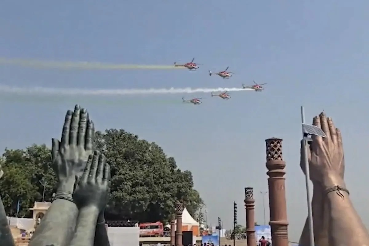काशी में ‘ऑपरेशन सिंदूर’ का नजारा, तीन दिवसीय एयर शो की शुरुआत, महिला पायलट्स भी दिखा रहीं वायुसेना का शौर्य