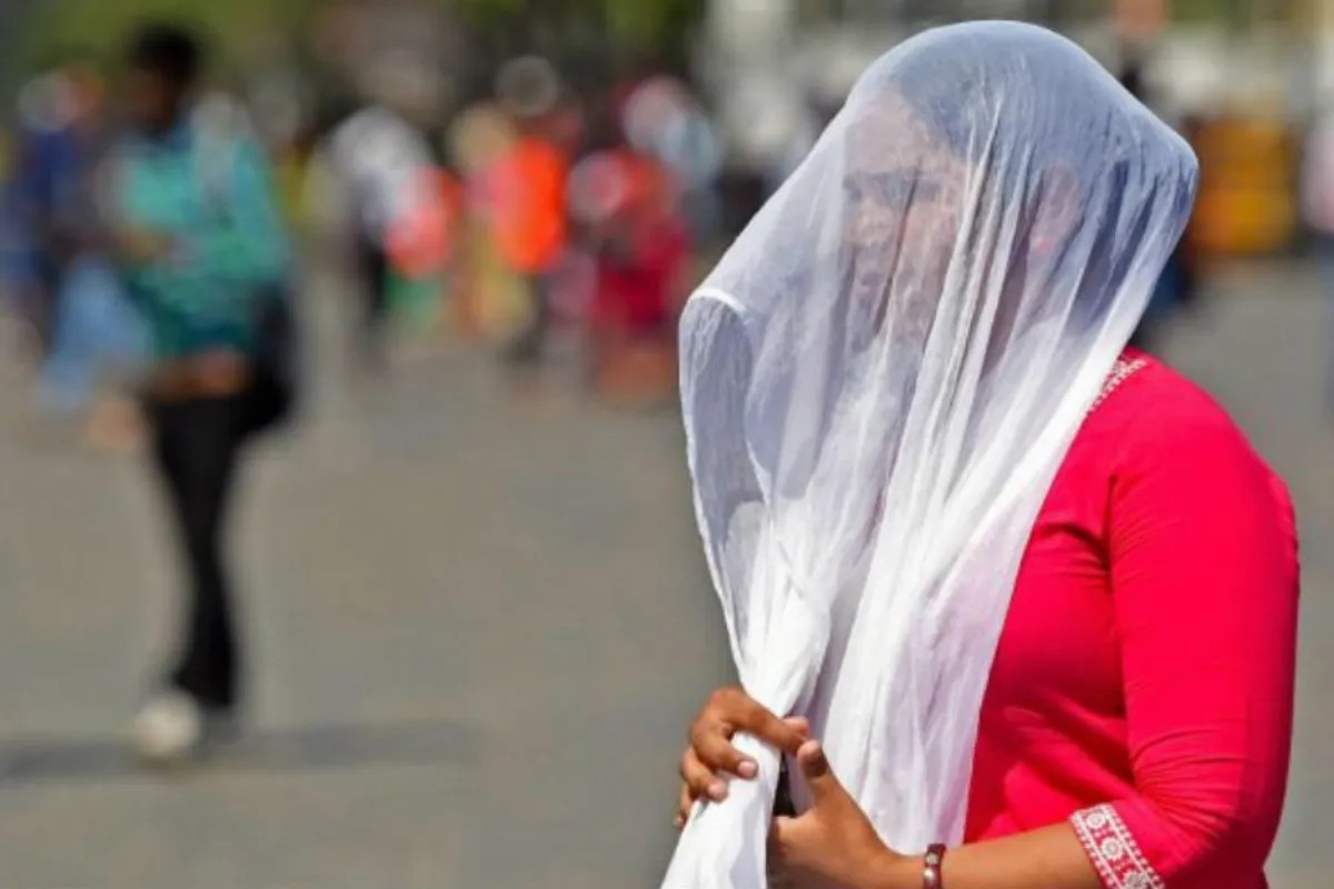 महाराष्ट्र मौसम अपडेट: मुंबई, ठाणे और कोंकण में उमस भरी गर्मी का प्रकोप, बारिश की भी संभावना, जानें IMD का पूर्वानुमान