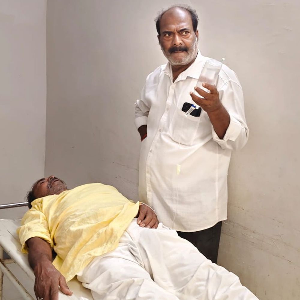 सहरसा में जमीन विवाद में किसान की पिटाई:सिर में चोट और कान से निकला खून, बेटे ने जमीन हड़पने और रंगदारी मांगने का लगाया आरोप