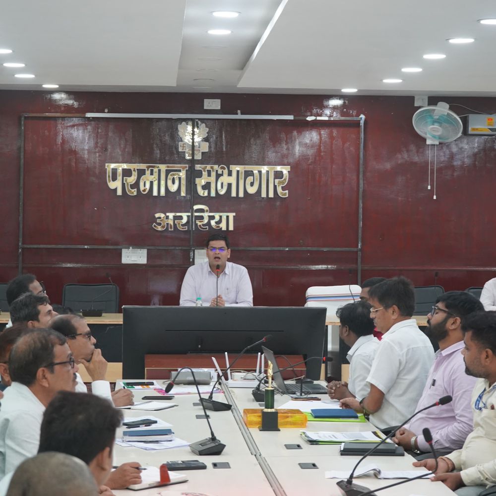 ‘अब रेफर करने से पहले बताना होगा मेडिकल कारण’:अररिया डीएम ने स्वास्थ्य विभाग की समीक्षा बैठक की, लापरवाही पर डॉक्टर-कर्मियों पर कार्रवाई