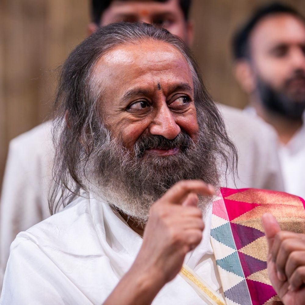 मेरठ में सत्संग:आर्ट ऑफ लिविंग के सत्संग में भजनों और ध्यान से मिला शांति का संदेश