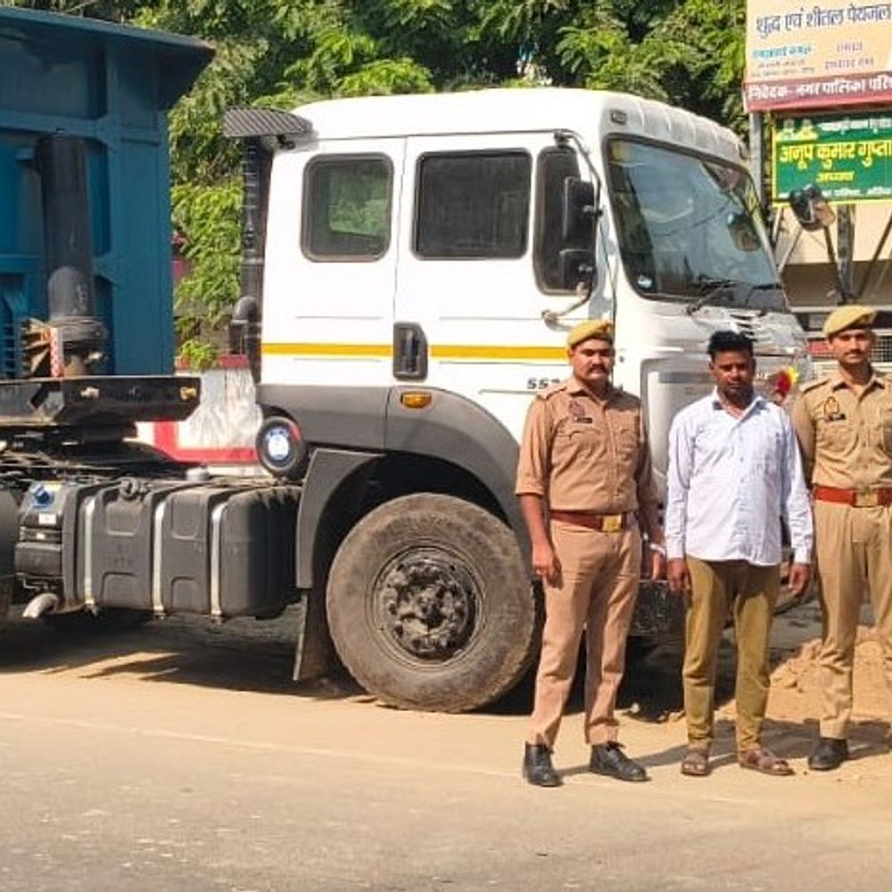 औरैया में चोरी की 12 पहिया डंपर ट्रॉली बरामद:आगरा का आरोपी गिरफ्तार, भाऊपुर हाईवे ओवरब्रिज के पास पकड़ा गया आरोपी
