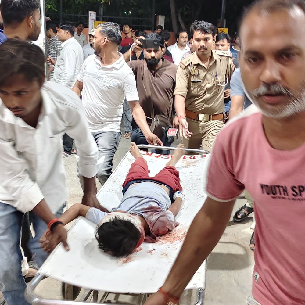 फिरोजाबाद में कार ने 5 को रौंदा, 4 की मौत:विसर्जन करने जा रहे थे ग्रामीण, मरने वालों में दो लड़कियां