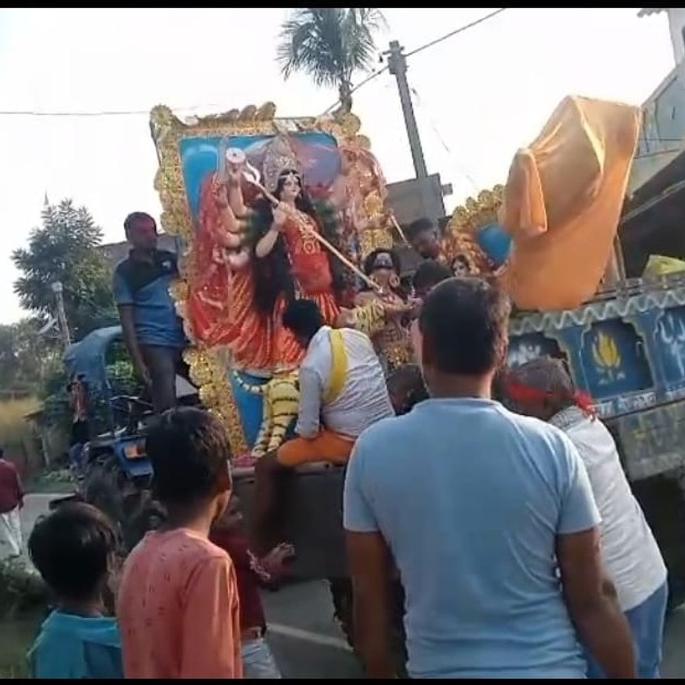 वीरपुर में मां दुर्गा की प्रतिमाओं का विसर्जन:पुलिस सुरक्षा में श्रद्धालुओं ने दी माता को विदाई