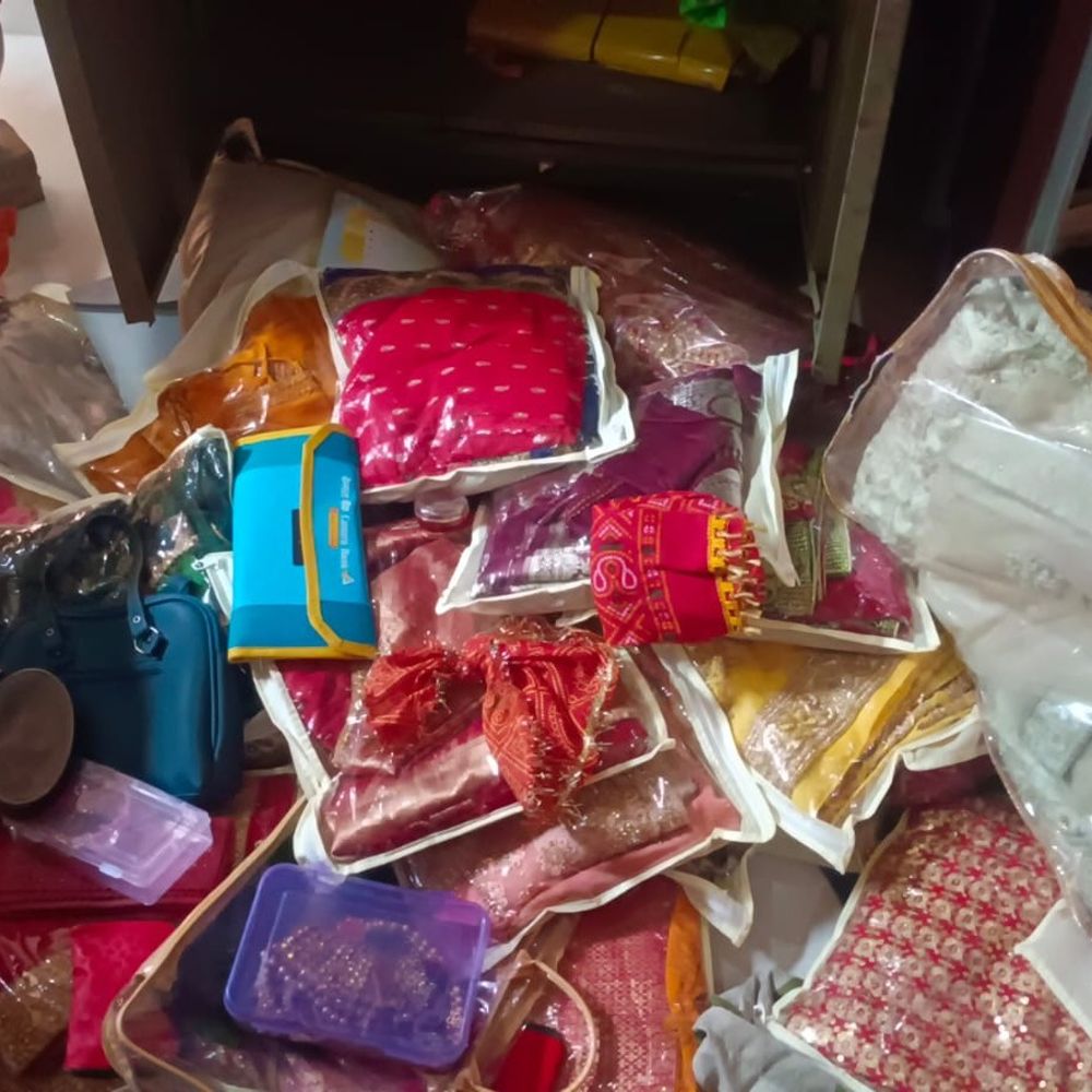 संपतचक में चोरों ने बंद घर को बनाया निशाना:15 लाख के जेवरात-नकदी ले गए, गांव से लौटने पर टूटा मिला ताला