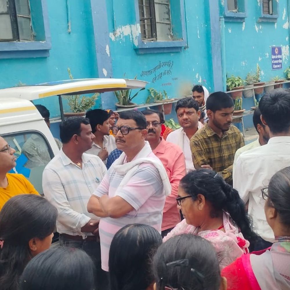 2 सड़क हादसों में युवक-महिला की मौत:खगड़िया ओवरब्रिज पर बाइकों की टक्कर; रहीमपुर में सड़क पार कर रही महिला को उड़ाया