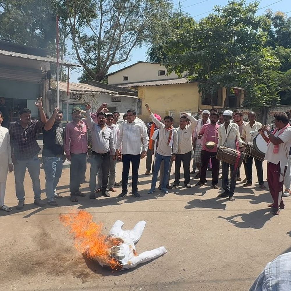 CM का पुतला जलाने पर 11 कांग्रेसियों पर FIR:बिजली-पानी की समस्या को लेकर हुआ था प्रदर्शन, पुतले को लेकर हुई थी छीना-झपटी