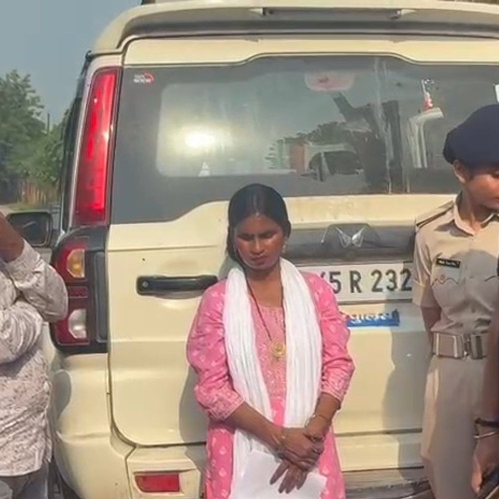 14 KG गांजा के साथ महिला समेत 2 तस्कर गिरफ्तार:कुदरा रेलवे स्टेशन के पास पुलिस ने गुप्त सूचना पर की कार्रवाई