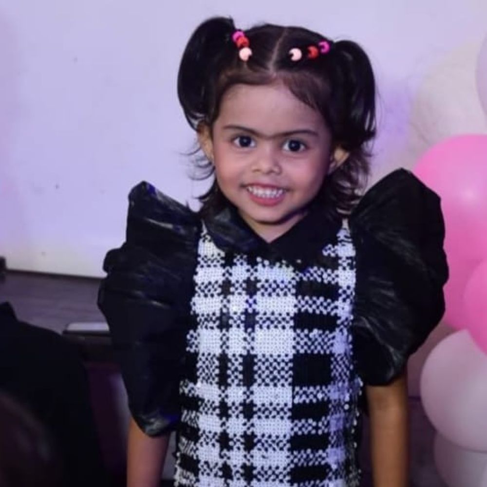 किशनगंज में निर्माणाधीन-मकान की दीवार गिरने से बच्ची की मौत:परिजन ने मकान मालिक-ठेकेदार पर लापरवाही का लगाया आरोप, 5 इंच की दीवार पर 4 मंजिला निर्माण