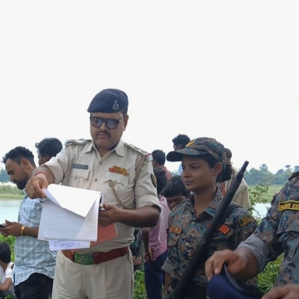 किशनगंज में नदी में तैरता मिला युवक का शव:2 अक्टूबर से था गायब; पश्चिम बंगाल का रहने वाला, पोस्टमॉर्टम के लिए भेजा