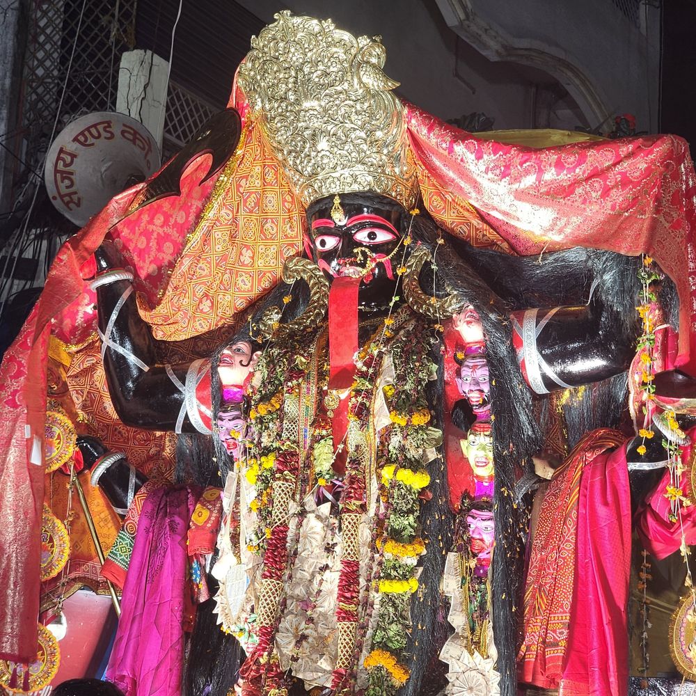 विसर्जन जुलूस के दौरान दारोगा के सिर पर लाठी लगी:सीवान में अखाड़े के युवकों से विवाद , देर रात शांतिपूर्ण संपन्न हुआ विसर्जन