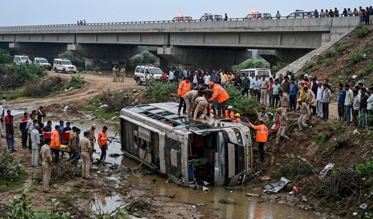 कोटा में Delhi Mumbai Expressway पर पुल से गिरी बस, खाटू श्याम जी जा रहे 8 श्रद्धालुओं की मौत