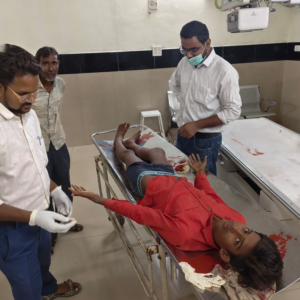दतिया में हर्ष फायरिंग, 15 वर्षीय छात्र घायल:छात्र को गोली के छर्रे लगे, जिला अस्पताल में भर्ती