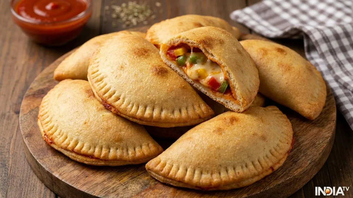 उपमा-पोहा छोड़ ब्रेकफास्ट में ट्राय करें सूजी पिज्जा पॉकेट्स, स्वाद ऐसा कि रोज करेंगे डिमांड, आसान है रेसिपी