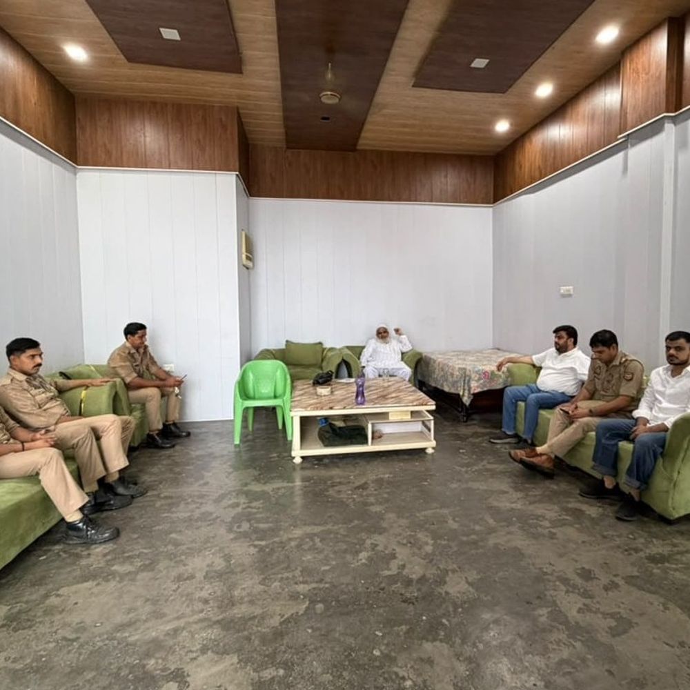 दिल्ली में प्रदर्शन से पहले संभल में नेता हाउस अरेस्ट:किसान संगठनों और AIMIM के नेता घरों में रोके गए, आवासों पर पुलिस तैनात